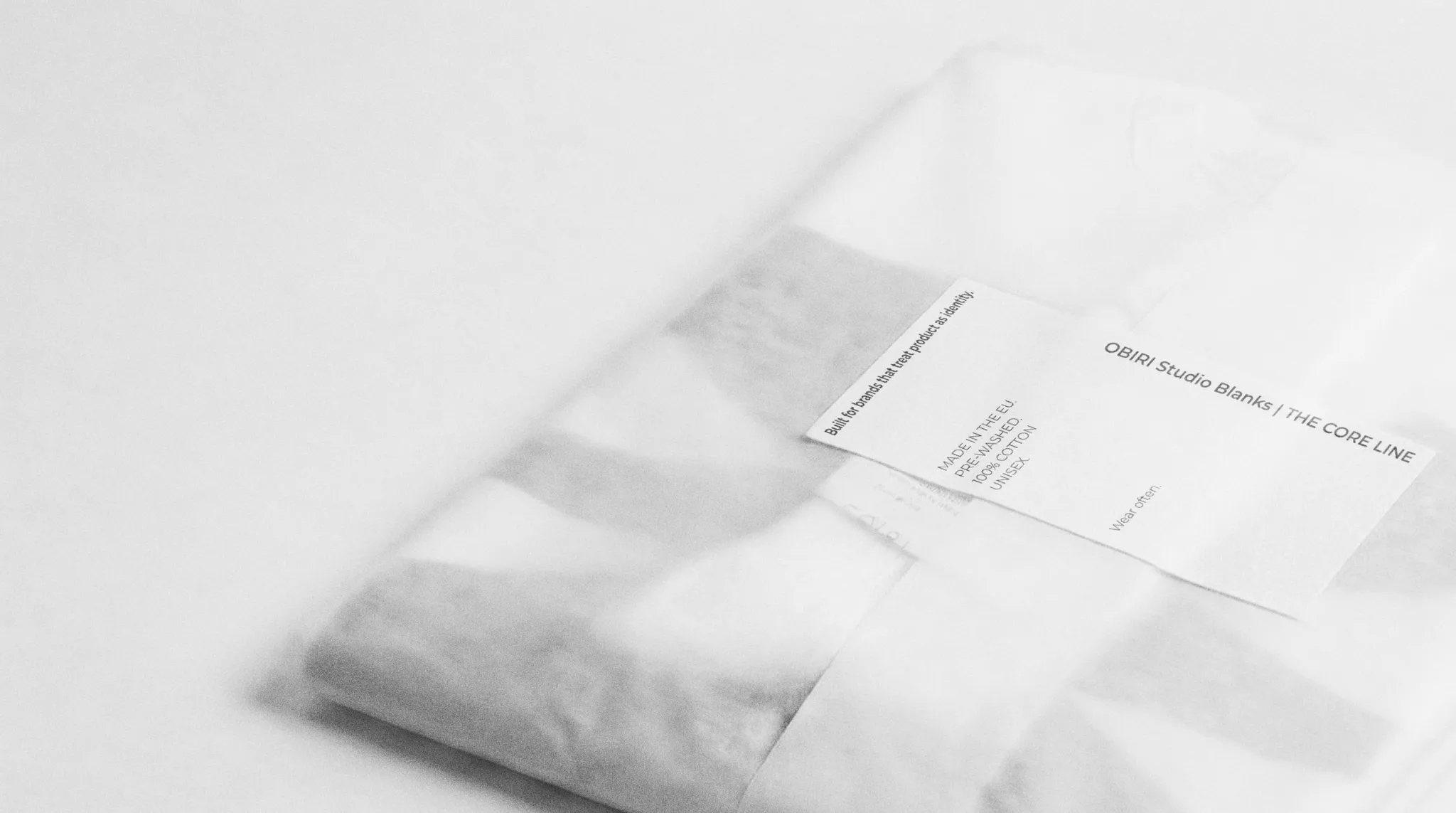 OBIRI Studio - prémium textil merch csomagolásban